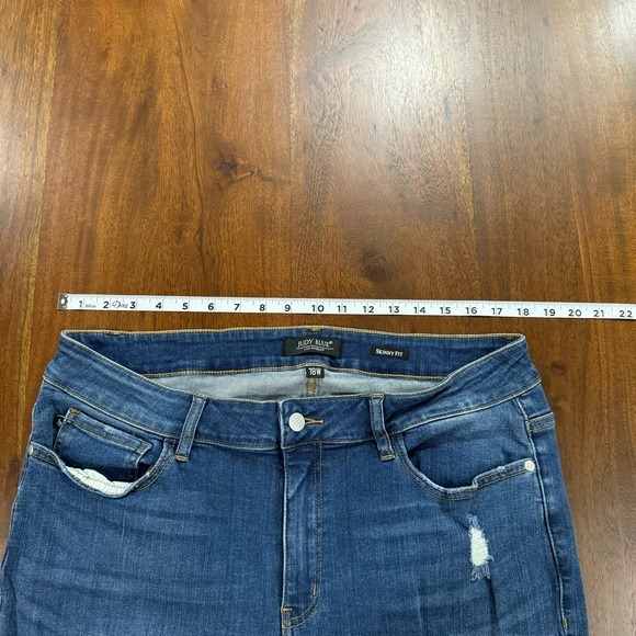 Judy Blue Skinny Fit Distressed Jeans Size 18 W - Picture 6 of 8